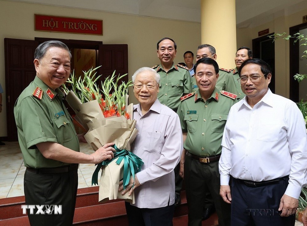 ttxvn_tong bi thu nguyen phu trong cong an quan doi (15).jpg