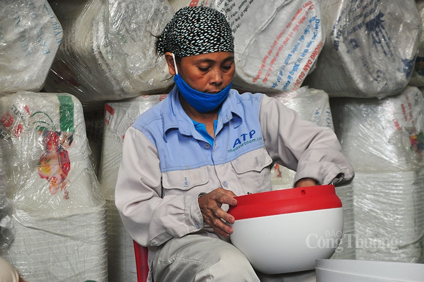 Xuất khẩu trực tuyến: Không còn là câu chuyện cá lớn nuốt cá bé Xuất khẩu trực tuyến: Không còn là câu chuyện cá lớn nuốt cá bé