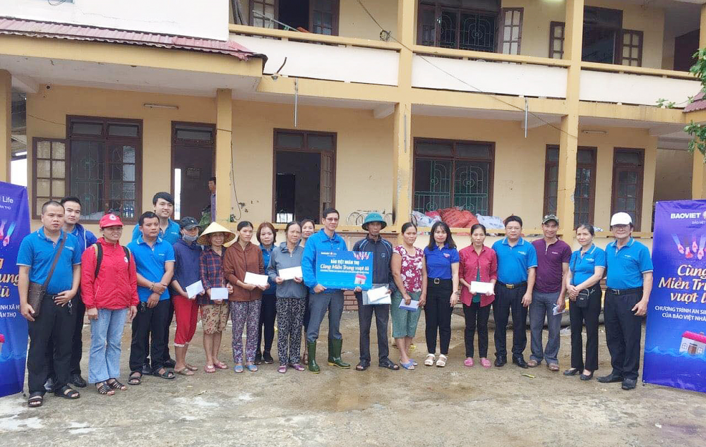 0955-bv-ung-ho-mien-trung-3