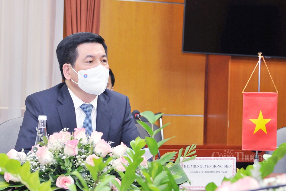 Định hướng phát triển ngành năng lượng bền vững Bộ trưởng Nguyễn Hồng Diên: Phát triển ngành năng lượng bền vững là nhiệm vụ trọng tâm