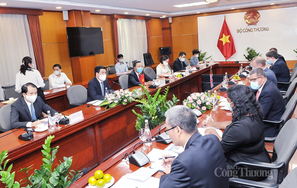 Định hướng phát triển ngành năng lượng bền vững Bộ trưởng Nguyễn Hồng Diên: Phát triển ngành năng lượng bền vững là nhiệm vụ trọng tâm
