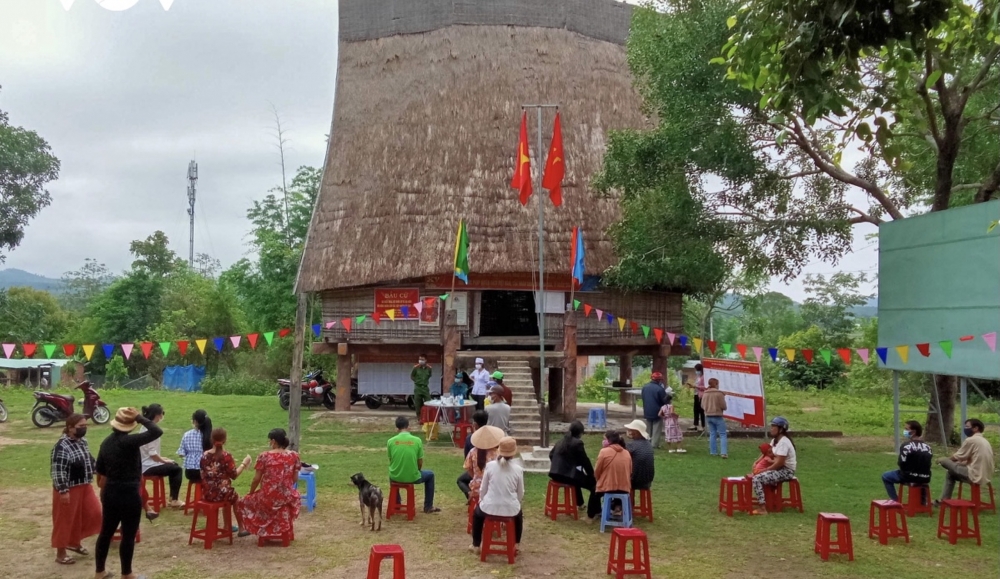 Các cử tri khu vực Tây Nguyên giãn cách, đảm bảo yêu cầu phòng, chống dịch COVID-19