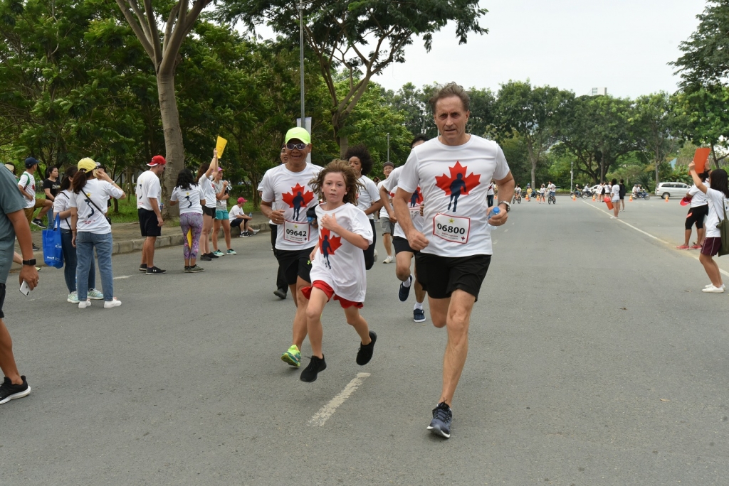 manulife viet nam tham gia chuong trinh chay bo tu thien terry fox 2018