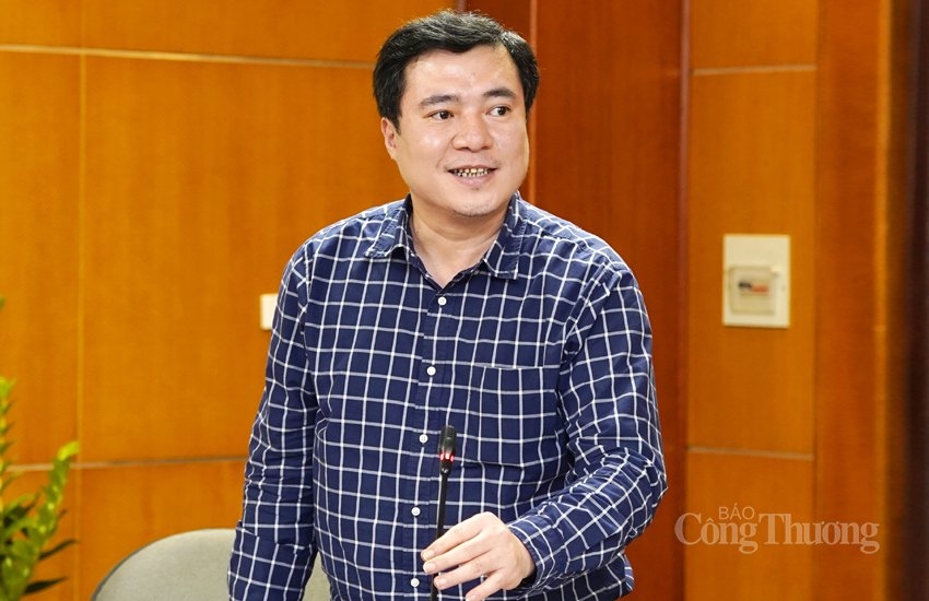 Thứ trưởng Nguyễn Sinh Nhật Tân phát biểu tại hội nghị