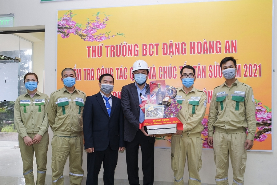 Chuẩn bị kỹ phương án đảm bảo cung cấp điện trong dịp Tết Nguyên đán Chuẩn bị kỹ phương án đảm bảo cung cấp điện trong dịp Tết Nguyên đán