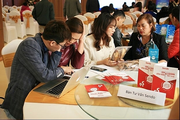 Nhân viên của Sàn TMĐT Sendo hỗ trợ doanh nghiệp, HTX đăng ký tham gia các sàn thương mại điện tử Nhân viên của Sàn TMĐT Sendo hỗ trợ doanh nghiệp, HTX đăng ký tham gia các sàn thương mại điện tử