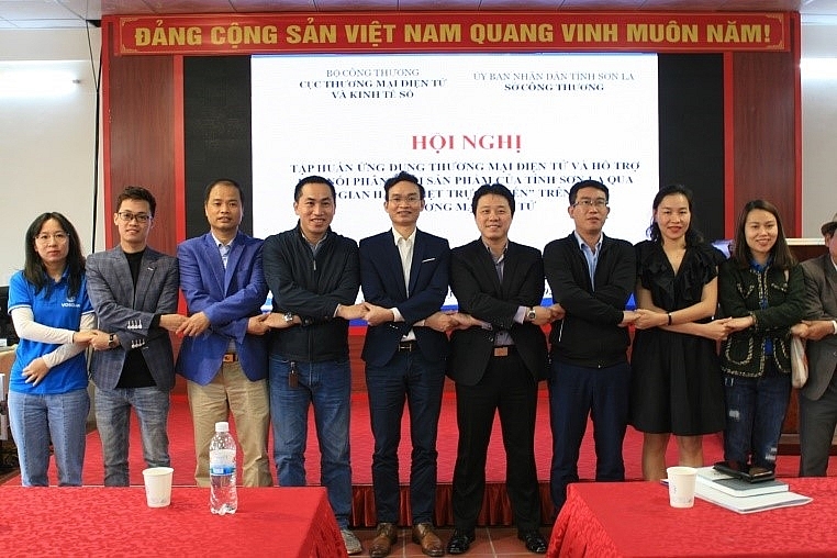 Đoàn Công tác Cục TMĐT và KTS cùng các Sàn thương mại điện tử và đối tác tại Sơn La (Mộc Châu, Sông Mã, thành phố Sơn La)