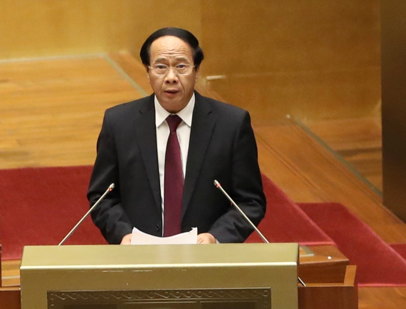 Phó thủ tướng Lê Văn Thành báo cáo trước Quốc hội về tình hình kinh tế - xã hội
