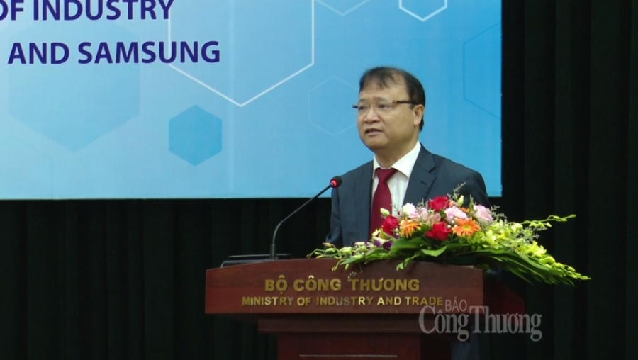 bo cong thuong hop tac samsung dao tao 200 chuyen gia khuon mau