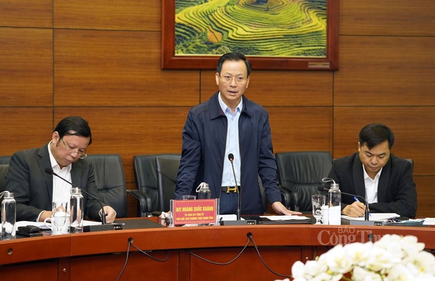 Lào Cai đề xuất với Bộ Công Thương nhiều giải pháp xử lý ùn tắc hàng hoá qua cửa khẩu