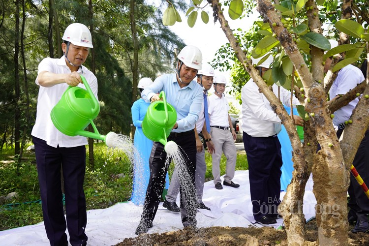 Bộ trưởng Nguyễn Hồng Diên kiểm tra tình hình cung ứng điện tại Công ty cổ phần Nhiệt điện Hải Phòng