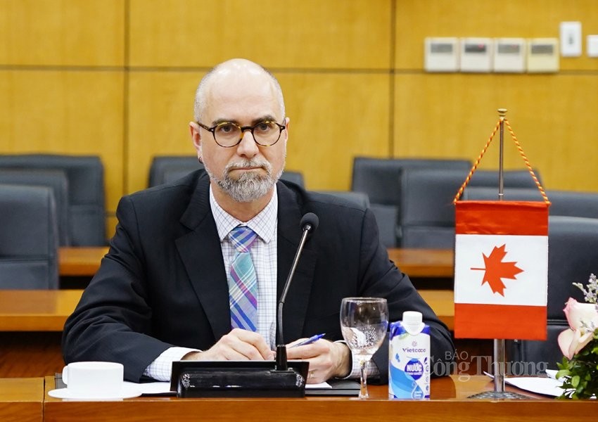 Bộ trưởng Nguyễn Hồng Diên tiếp xã giao Đại sứ Canada tại Việt Nam