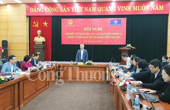 cai cach hanh chinh vua la khoa hoc vua la nhan van