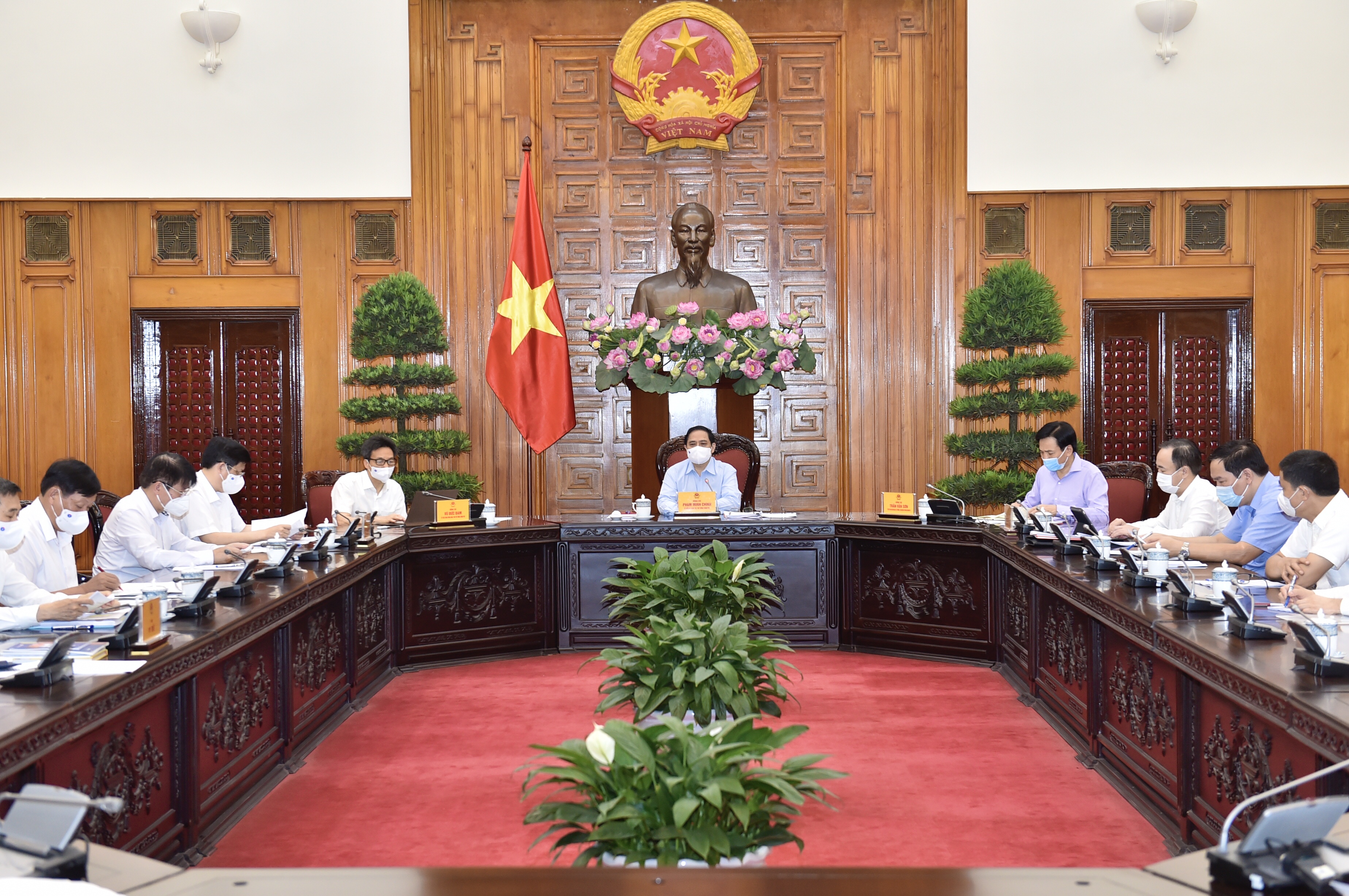 Thủ tướng làm việc với Bộ Y tế: Quyết định những vấn đề cấp bách để phòng chống dịch hiệu quả hơn