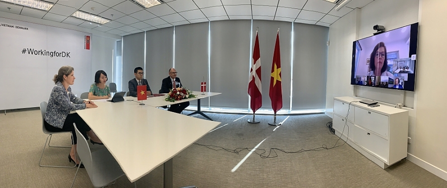 Dự án điện gió ngoài khơi La Gàn ký kết các hợp đồng khảo sát địa chất