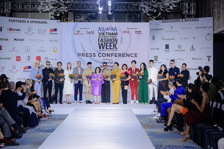 Vải sợi sen, cà phê lên sàn Tuần lễ thời trang quốc tế Việt Nam 2022