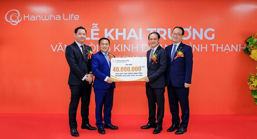 hanwha life viet nam khai truong van phong kinh doanh va trung tam phuc vu khach hang moi