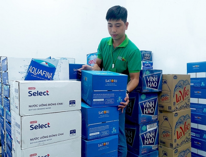 hang nghin loc nuoc dong chai duoc saigon coop huy dong phuc vu nguoi dan ha noi