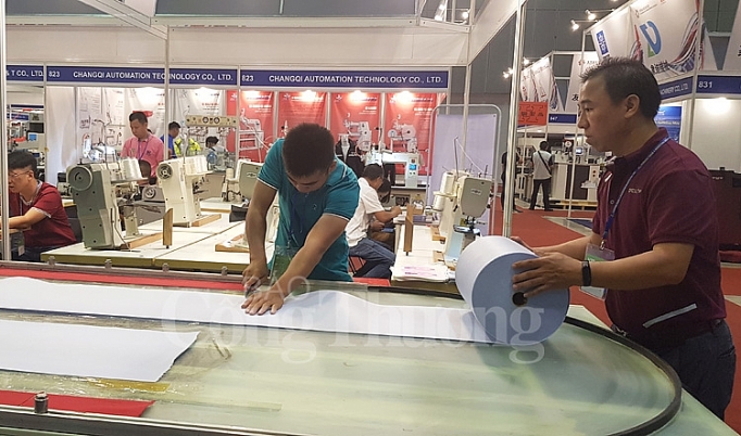 tp ho chi minh khai mac bo ba trien lam chuyen nganh det may