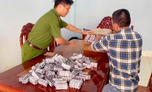 An Giang ค้นพบยาแผนปัจจุบันที่ลักลอบนำเข้า 30,000 เม็ด