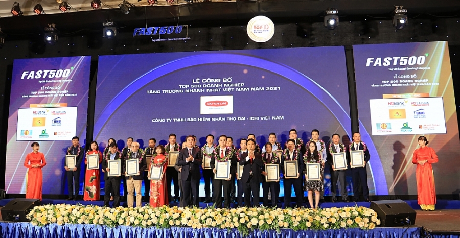 Dai-ichi Life Việt Nam được vinh danh top 500 doanh nghiệp tăng trưởng nhanh nhất Việt Nam