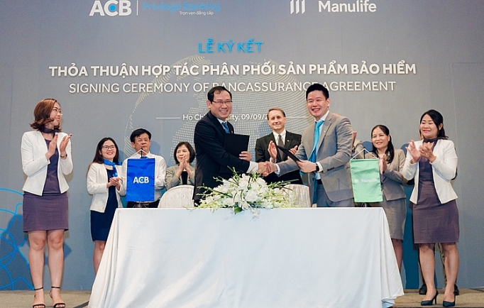 manulife viet nam mo rong hop tac phan phoi bao hiem qua ngan hang acb