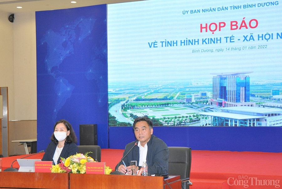 thặng dư thương mại là gì