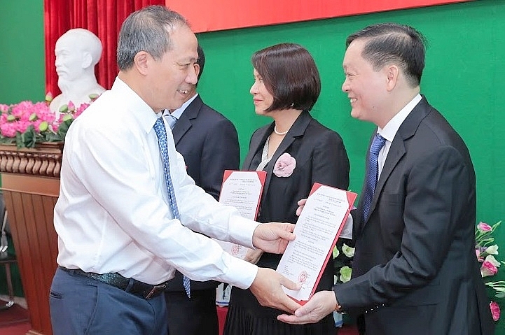 Bổ nhiệm 3 Phó hiệu trưởng trường Đại học Công nghiệp TP. Hồ Chí Minh