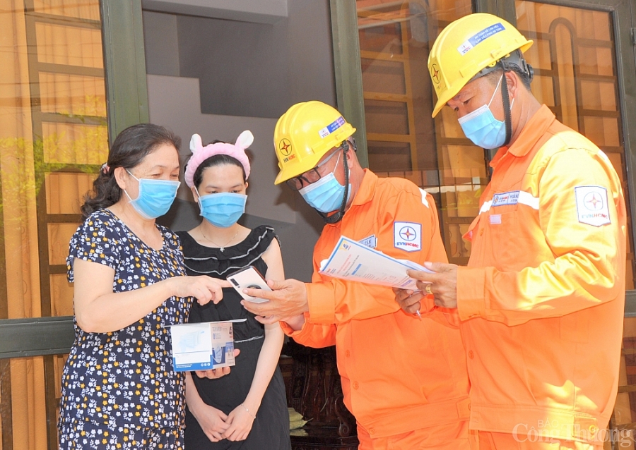 TP. Hồ Chí Minh: Hơn 80% khách hàng có thể theo dõi lượng điện tiêu thụ hằng ngày TP. Hồ Chí Minh: Hơn 80% khách hàng có thể theo dõi lượng điện tiêu thụ hằng ngày