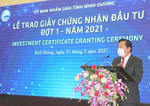 Bình Dương: Trao giấy chứng nhận đầu tư cho 5 dự án FDI gần 1 tỷ USD