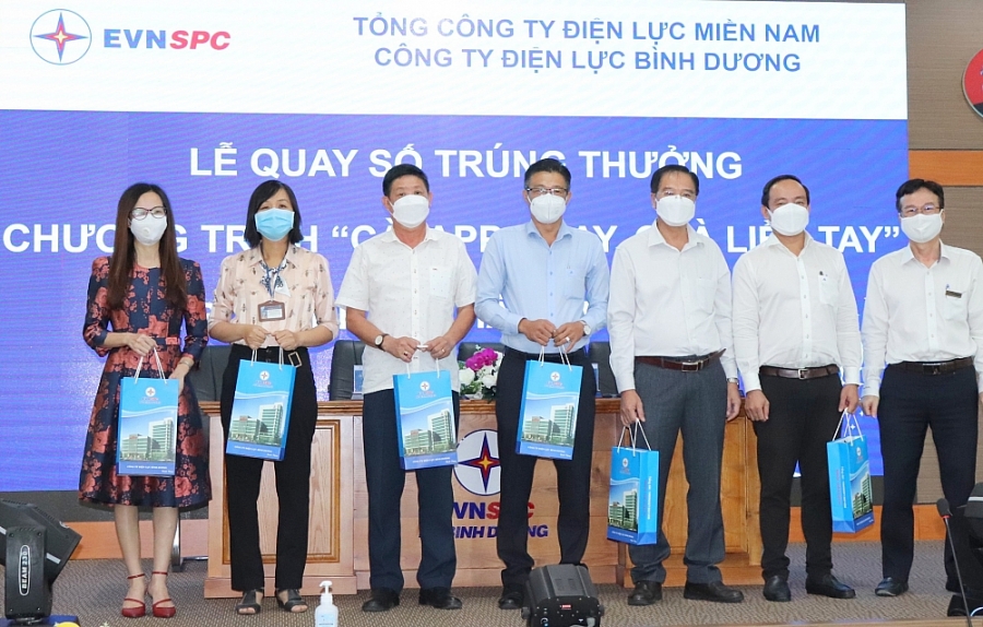 Tháng tri ân khách hàng 2021: Ngành điện miền Nam đồng hành cùng khách hàng vượt khó