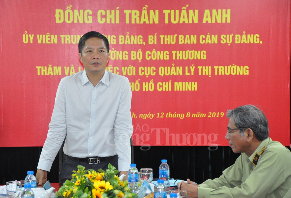 bo truong tran tuan anh xu ly tan goc re khong chun tay truoc vi pham