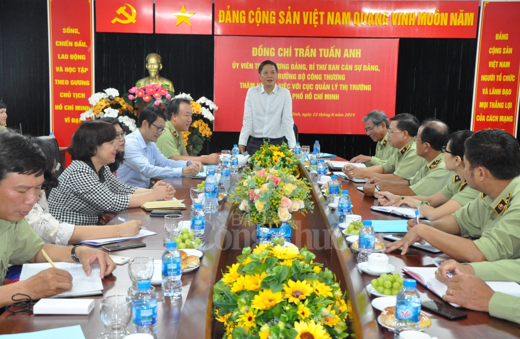 bo truong tran tuan anh xu ly tan goc re khong chun tay truoc vi pham