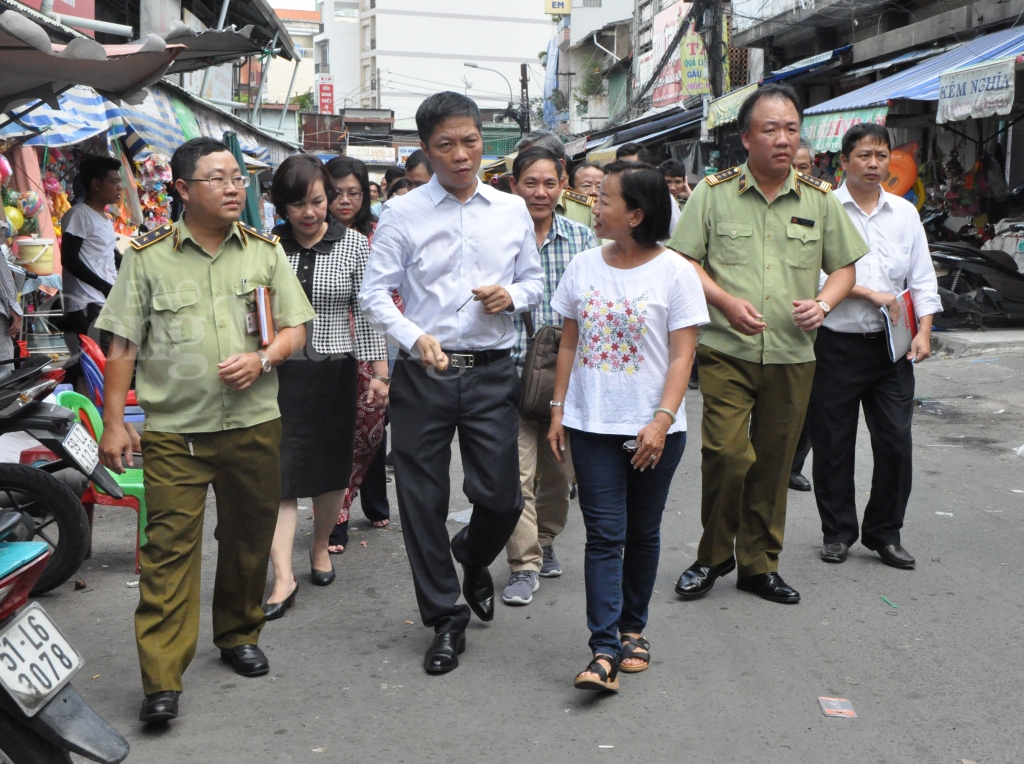 bo truong tran tuan anh xu ly tan goc re khong chun tay truoc vi pham