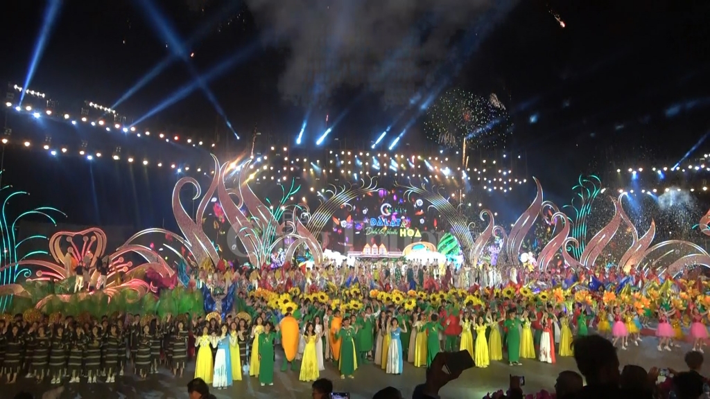 lam dong don hon 250 ngan luot khach trong dip festival hoa