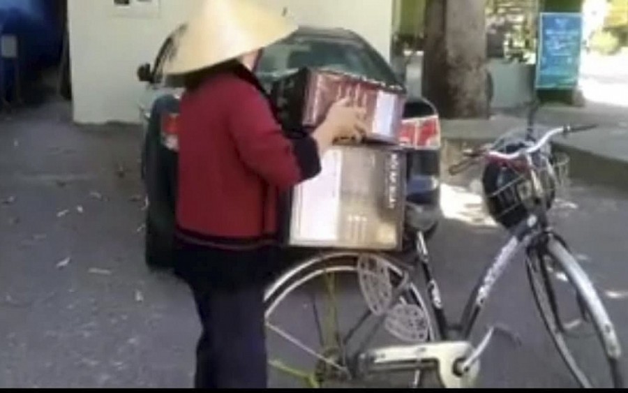 Tỉnh Nghệ An: Chiêu trò bán hàng “tặng quà” nhằm "giăng bẫy" người cao tuổi Tỉnh Nghệ An: Chiêu trò bán hàng “tặng quà” nhằm "giăng bẫy" người cao tuổi
