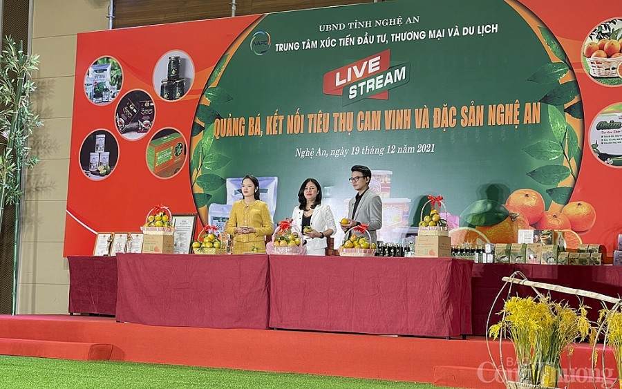 Livestream kích cầu sản phẩm cam Vinh và đặc sản của Nghệ An