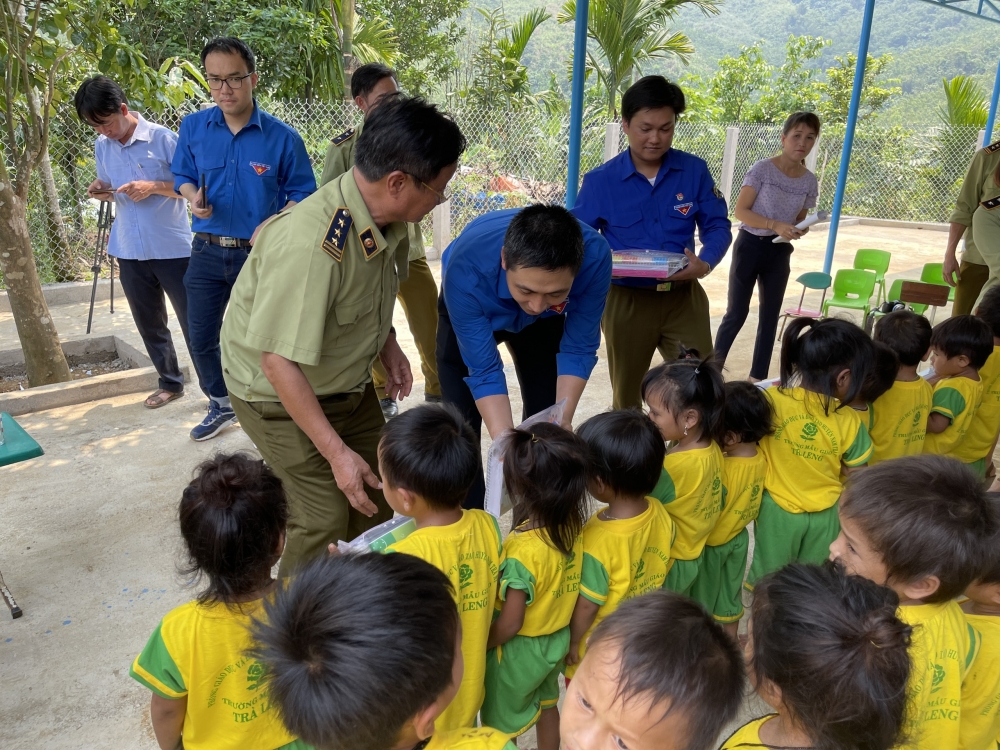 Đoàn Thanh niên Bộ Công Thương: Mang yêu thương đến với Trà Leng