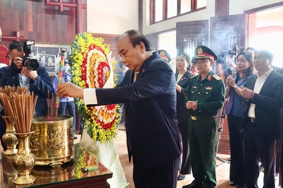 Chủ tịch nước Nguyễn Xuân Phúc đến thăm, làm việc với Công ty lọc hóa dầu Bình Sơn