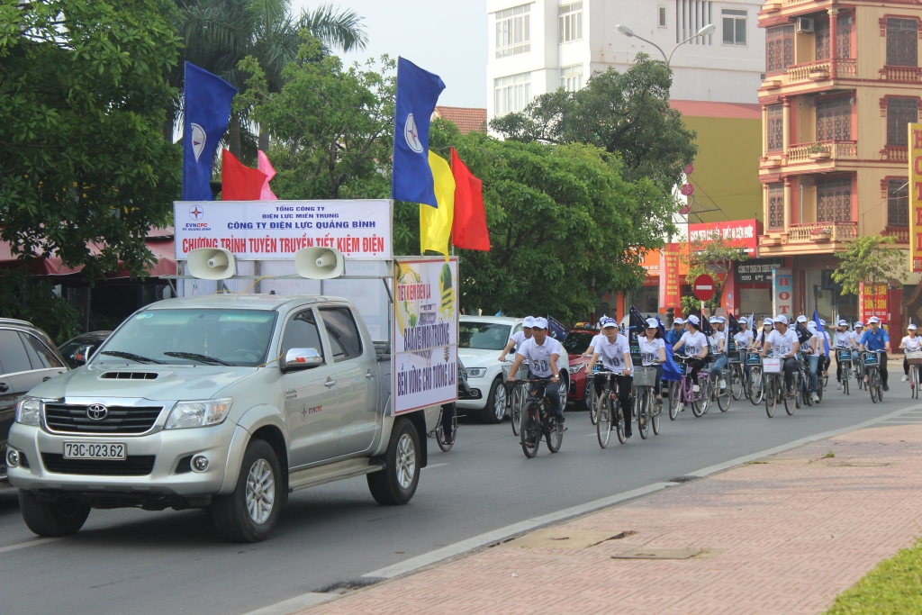 quang binh dap xe tuyen truyen huong ung chien dich gio trai dat 2019