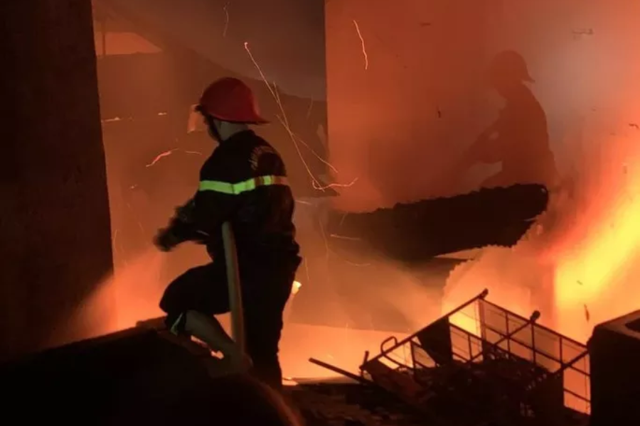 Đắk Lắk: Cháy lớn tại chợ trong đêm, thiêu rụi 28 ki ốt