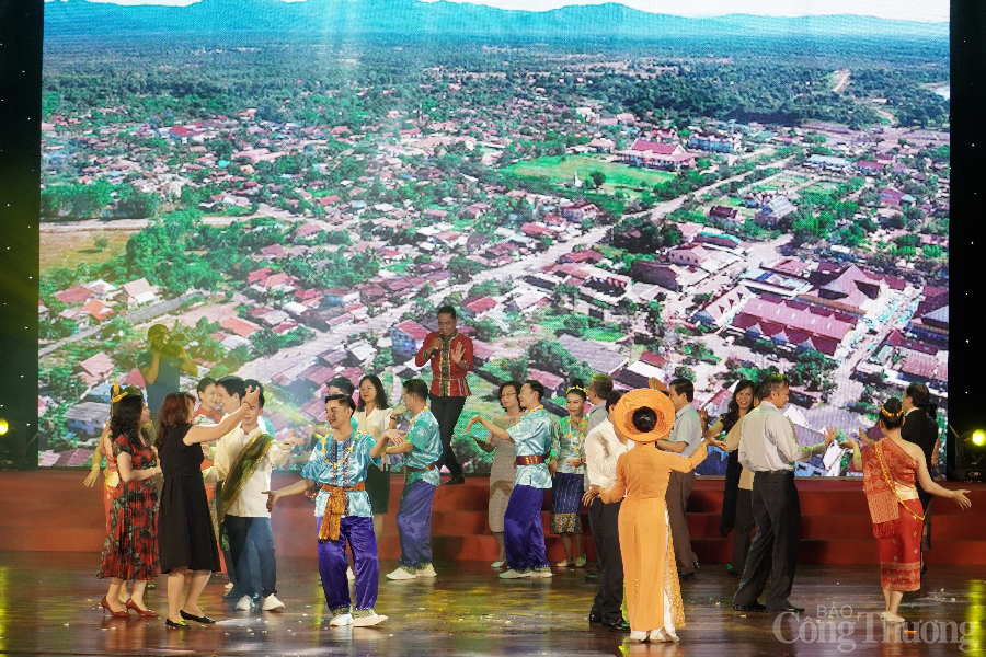 Những tiết mục nghệ thuật văn hóa Lào thắm tình hữu nghị tại thành phố Đà Nẵng Những tiết mục nghệ thuật văn hóa Lào thắm tình hữu nghị tại thành phố Đà Nẵng