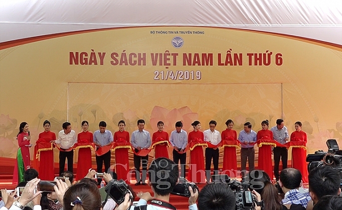 ngay sach viet nam 2019 lan toa thiet thuc van hoa doc