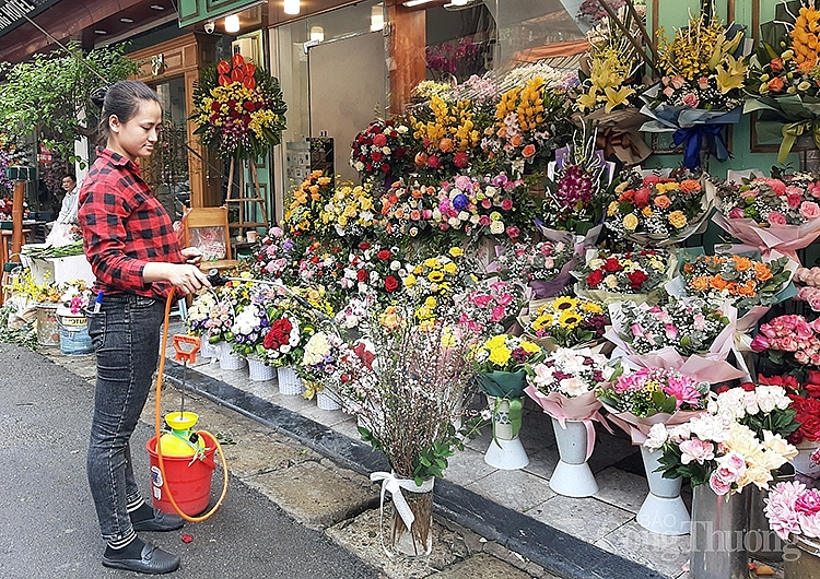 Hoa tươi là món quà ý nghĩa dành tặng cho chị em phụ nữ nhân ngày 8/3