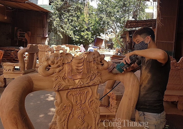 https://congthuong.vn/stores/news_dataimages/nguyenhanh/122021/09/10/in_article/4534_lang-nghe-go-Ha-Noi-2.jpg?rt=20211209104535