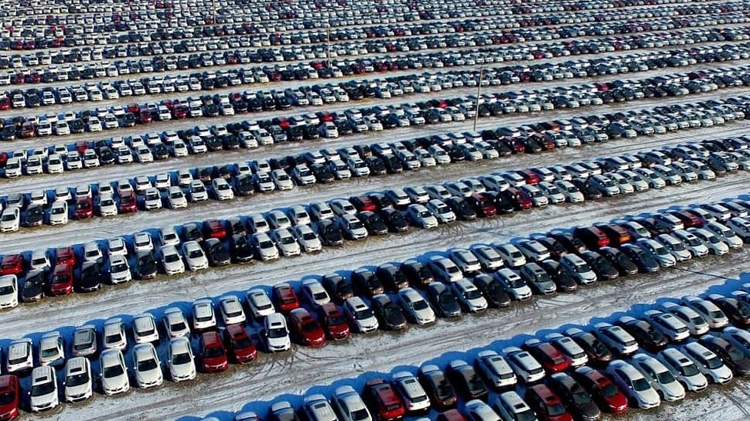 Khủng hoảng chip đẩy doanh số ô tô của châu Âu xuống mức thấp mới