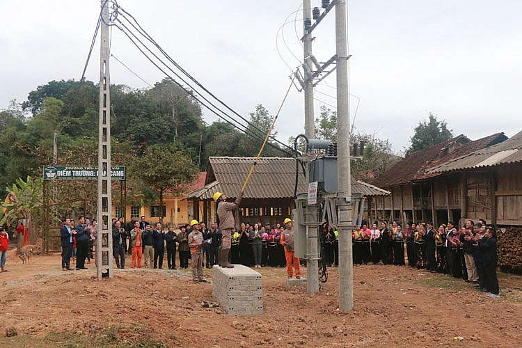 Công ty Điện lực Sơn La: Xóa các “vùng trắng” điện lưới quốc gia Công ty Điện lực Sơn La: Xóa các “vùng trắng” điện lưới quốc gia