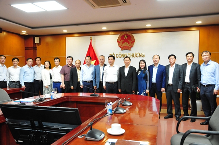 Bí thư Ban cán sự Đảng, Bộ trưởng Bộ Công Thương Nguyễn Hồng Diên làm việc với Lãnh đạo tỉnh Thừa Thiên Huế