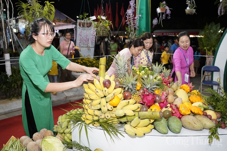 Chùm ảnh: Bộ trưởng Nguyễn Hồng Diên dự lễ khai mạc Festival trái cây và sản phẩm OCOP Việt Nam năm 2022