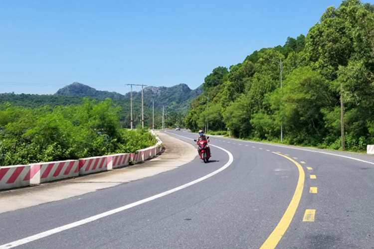 Hải Phòng hoàn thành tuyến đường 20 km xuyên đảo Cát Hải - Cát Bà Hải Phòng hoàn thành tuyến đường 20 km xuyên đảo Cát Hải - Cát Bà